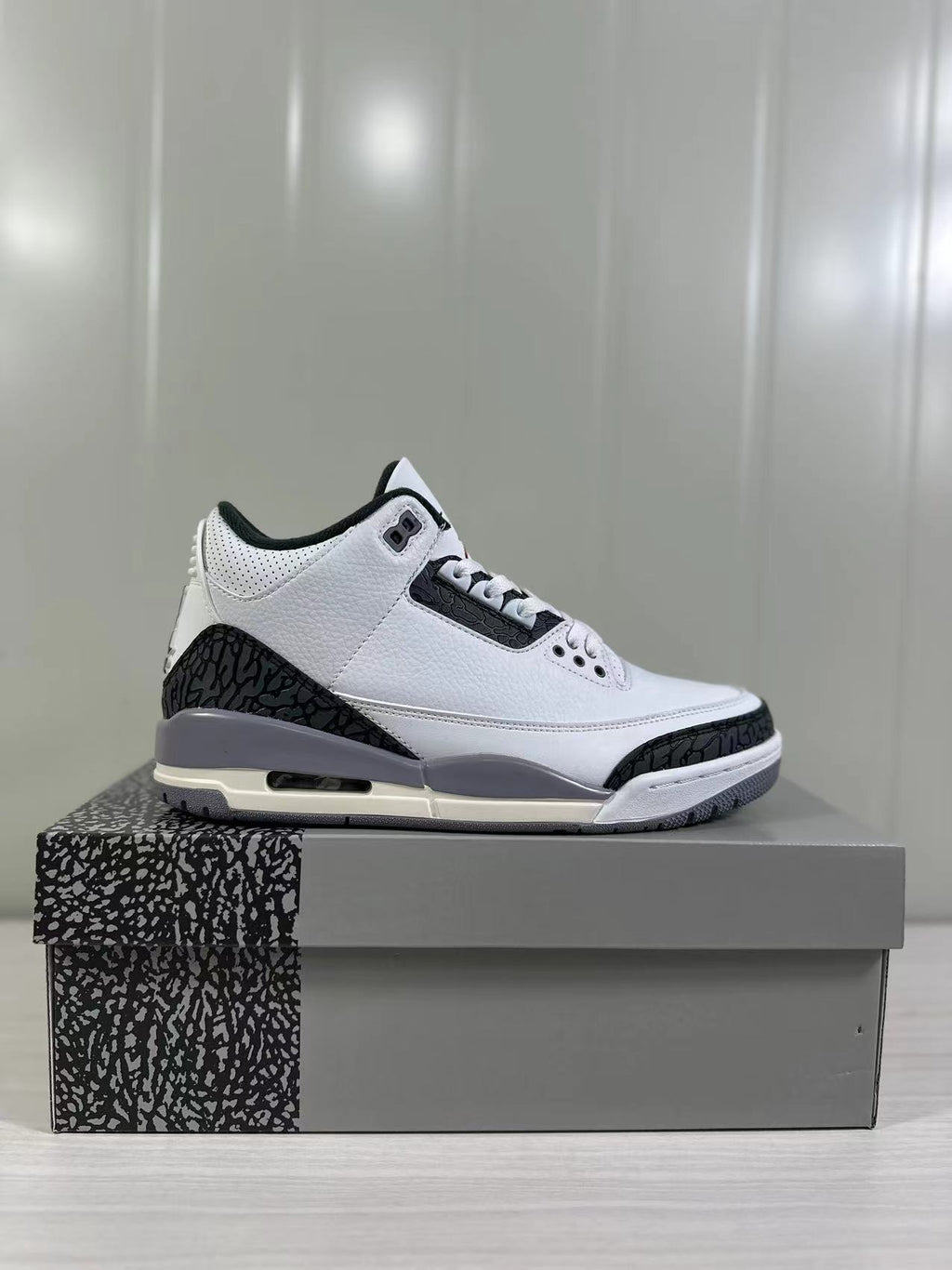 Jordan Air Jordan 3 Retro White Cement Grey Sneakers CT8532-106