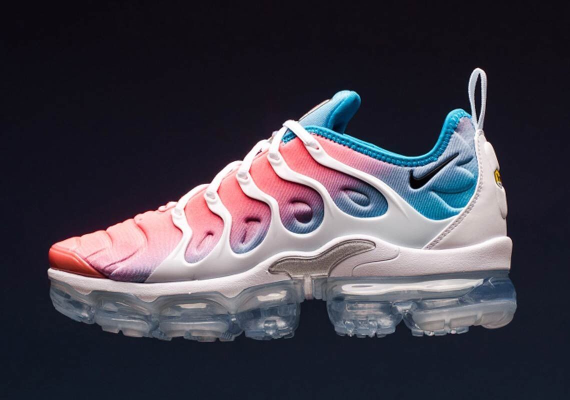 Nike Air VaporMax Plus Pink Blue Sneakers