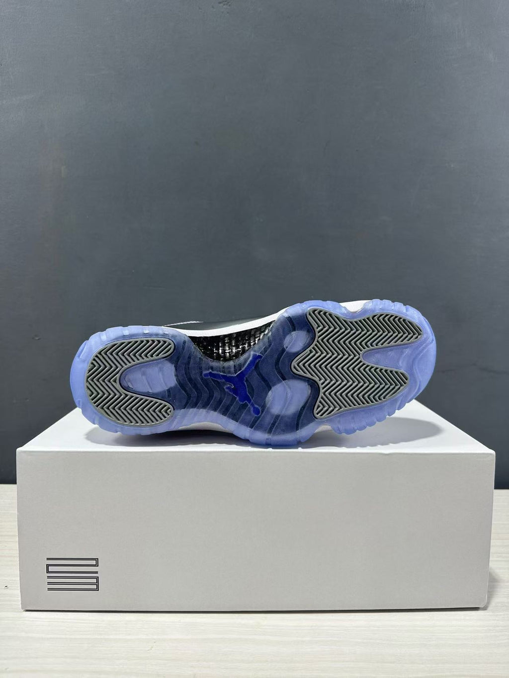 Jordan Air Jordan 11 Retro Silver Sneakers CT8012-730