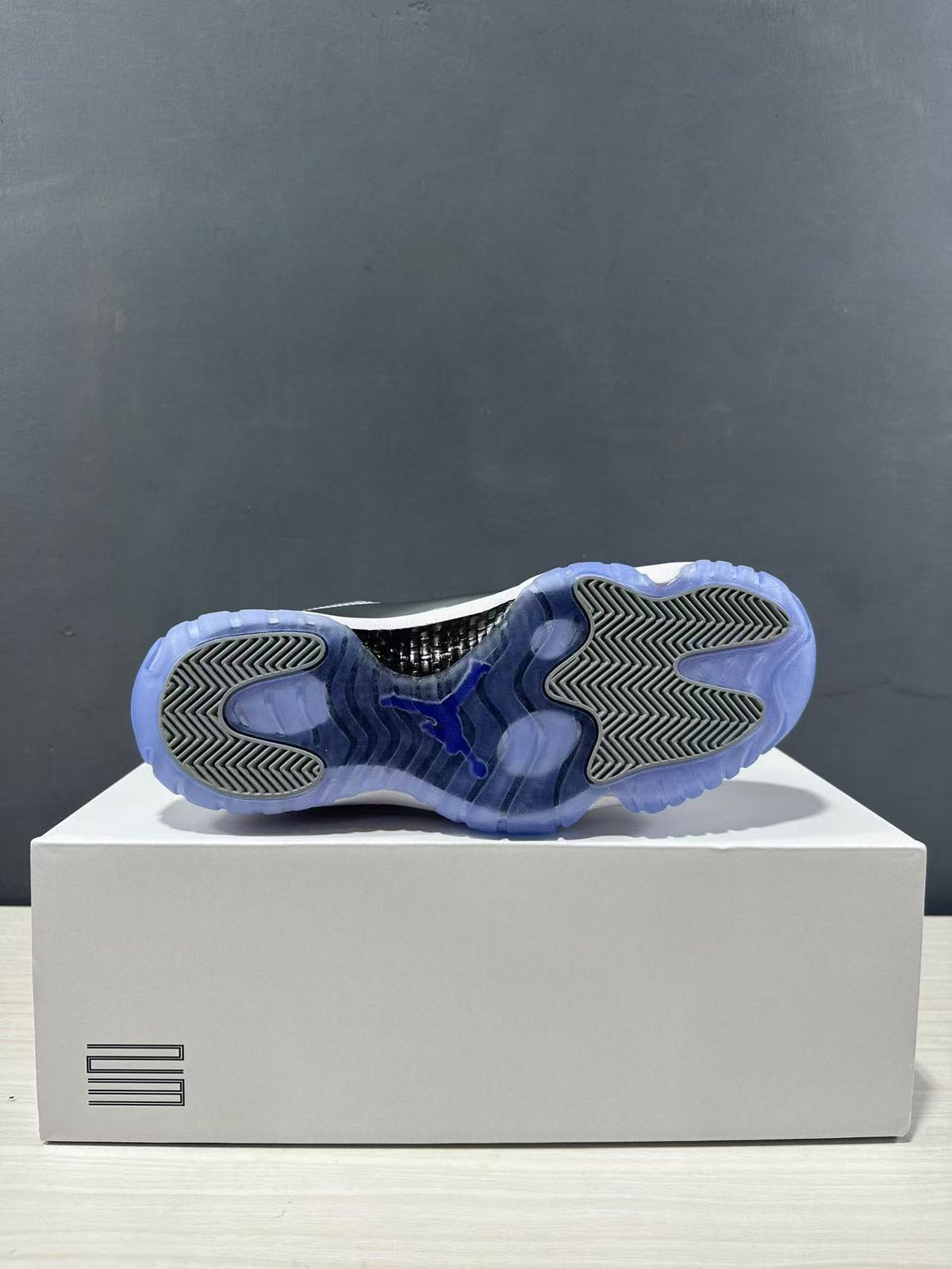 Jordan Air Jordan 11 Retro Silver Sneakers CT8012-730
