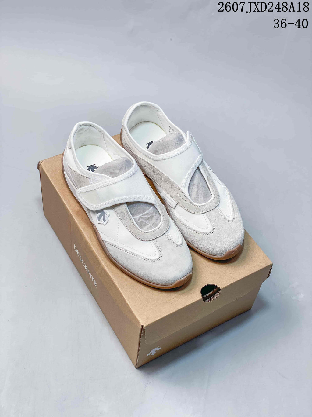 Descente Edge Court Retro Low-Top Sneakers White Silver SP323LSN82