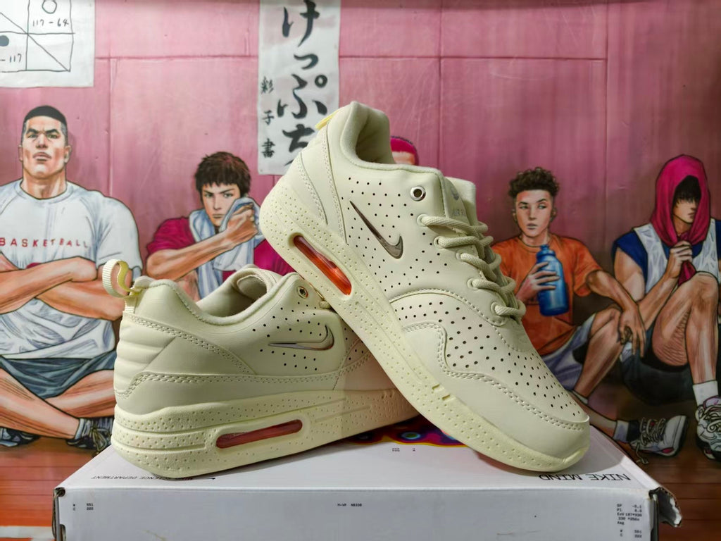 Nike Air Max 1 Sneakers in Beige