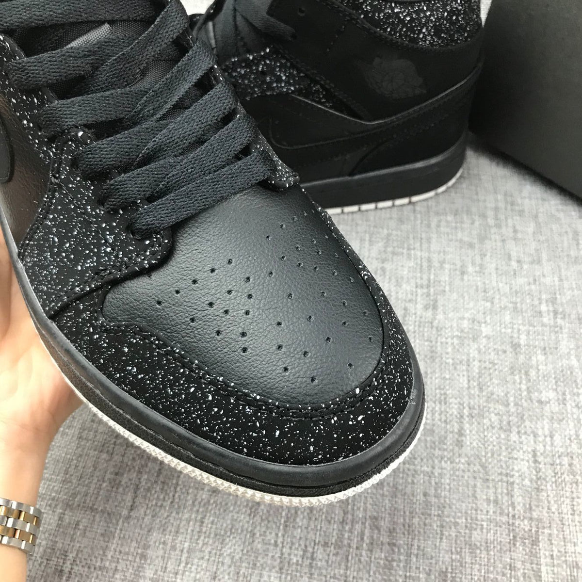 Jordan Air Jordan 1 Mid Black White 554724-001 Sneakers