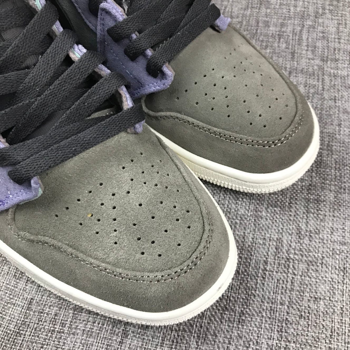 Jordan 1 Mid Gray Purple Sneakers 852842-203