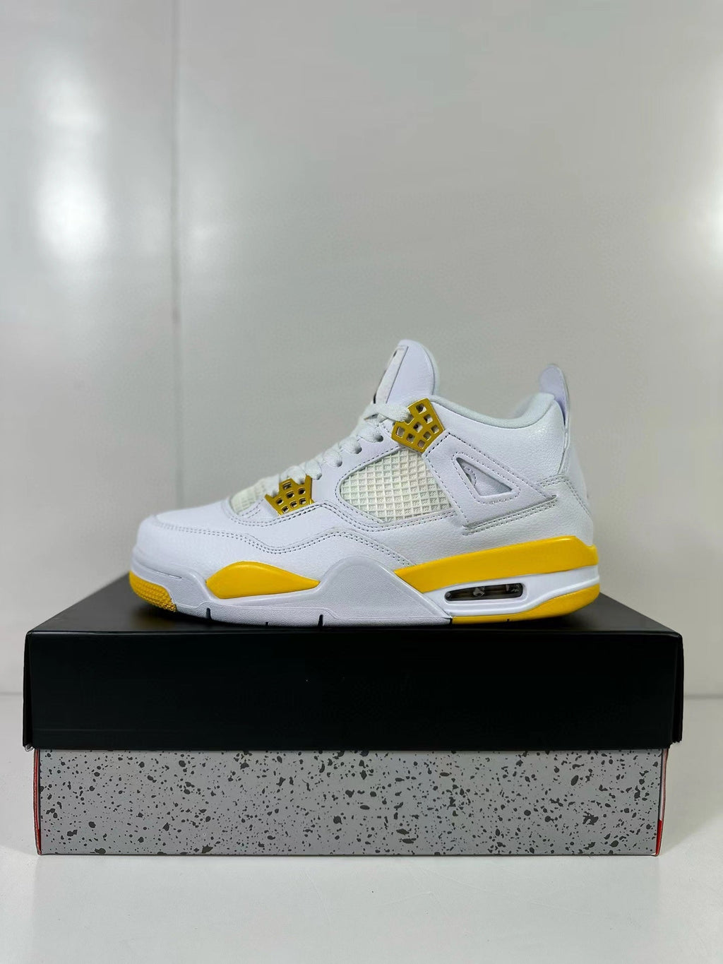 Jordan Air Jordan 4 Retro White Yellow Sneakers AQ9129-102