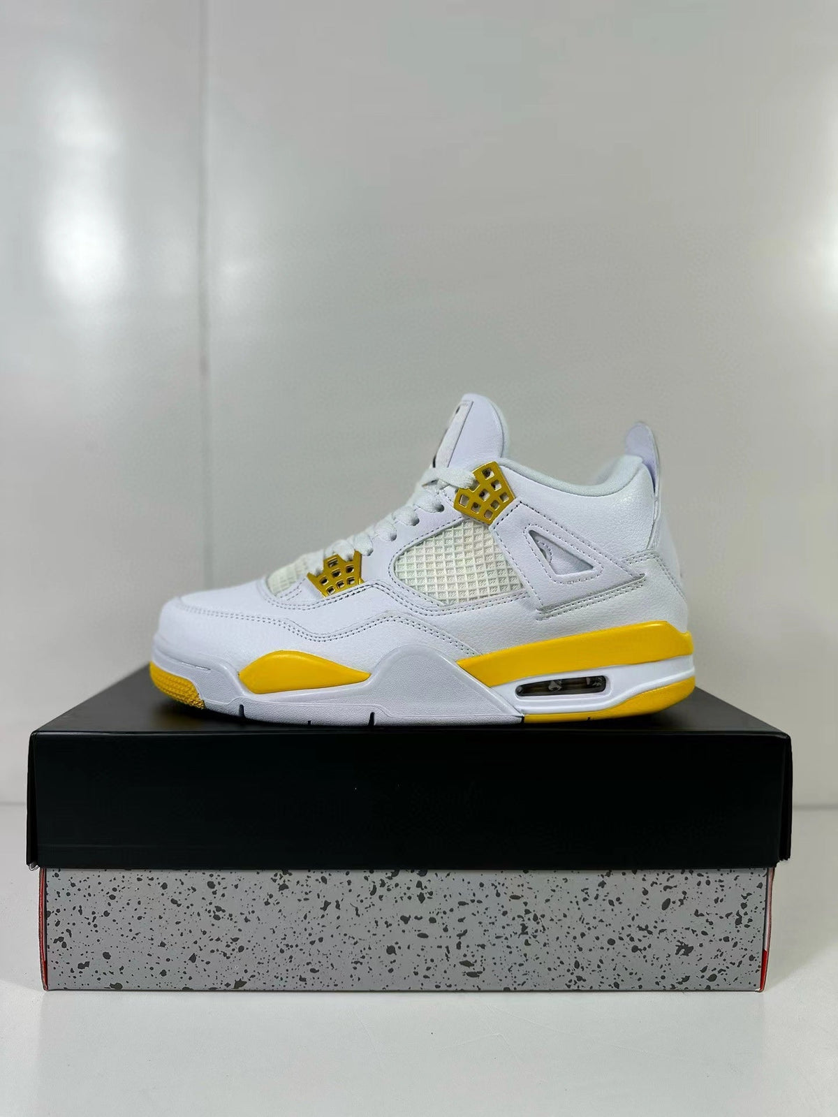 Jordan Air Jordan 4 Retro White Yellow Sneakers AQ9129-102