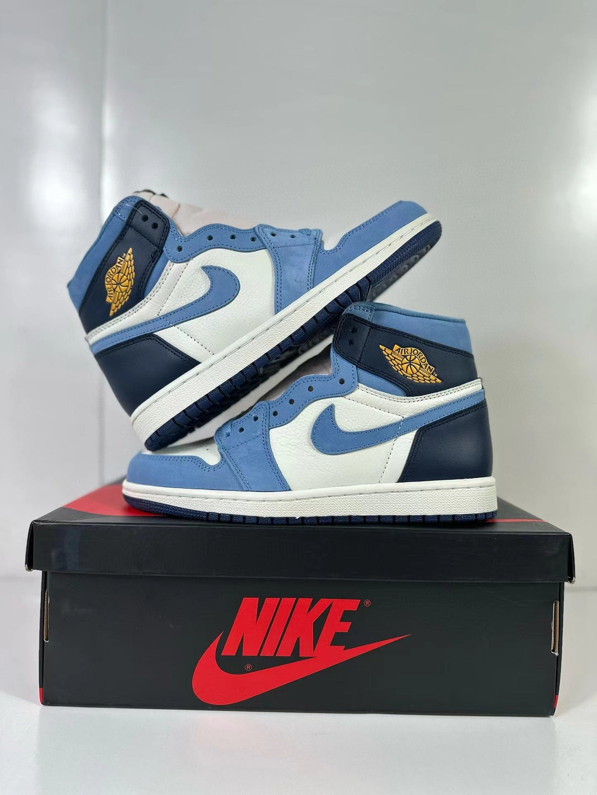 Air Jordan 1 High OG Blue and White Sneakers FD2596-400