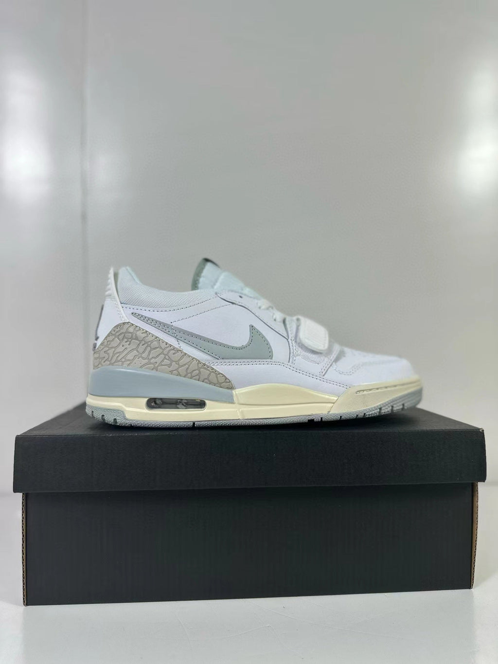 Jordan Legacy 312 Low GS Silver Yellow Sneakers HJ3480-101