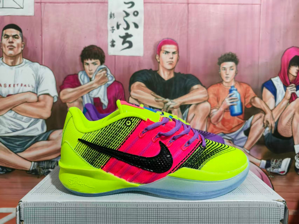Nike Mismatched Color Basketball Sneakers
