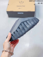 Nike Mind 001 Closed-Toe Slides in Black