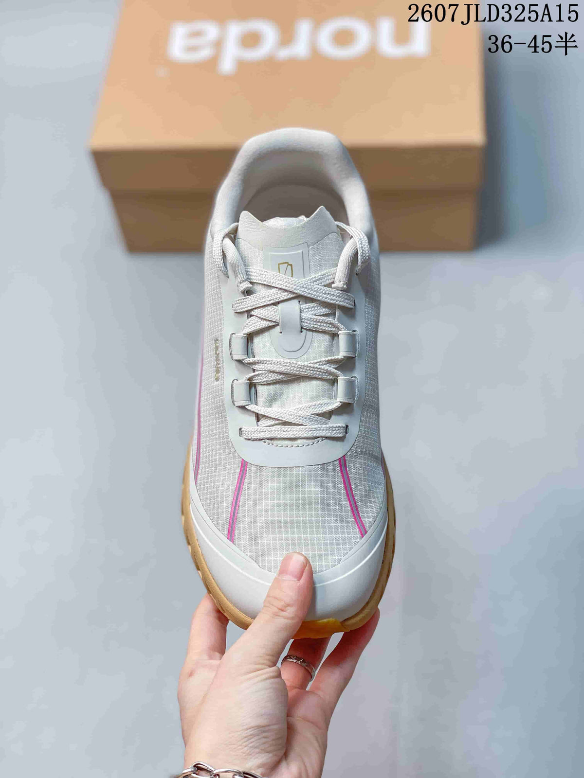 NORDA 001 Grey-Green Low-Top Running Shoes