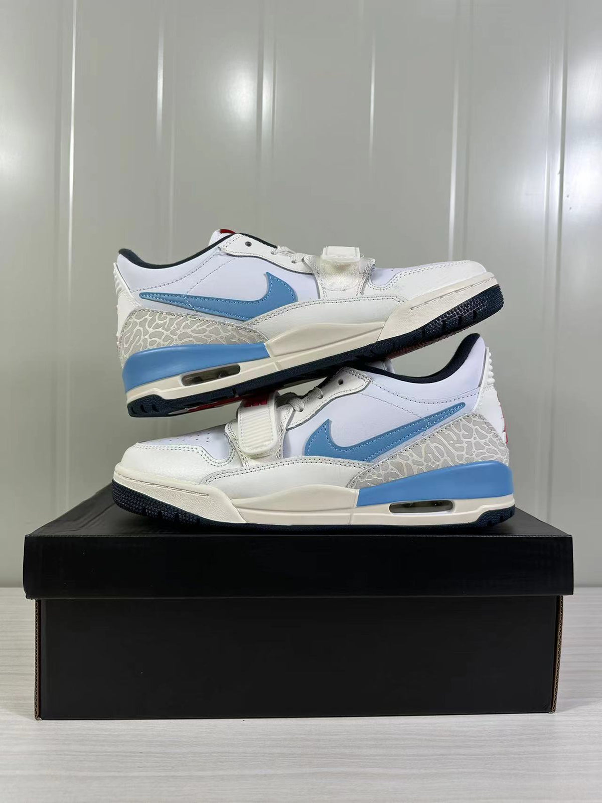 Jordan Legacy 312 Low Summit White Blue Red HM3709-141