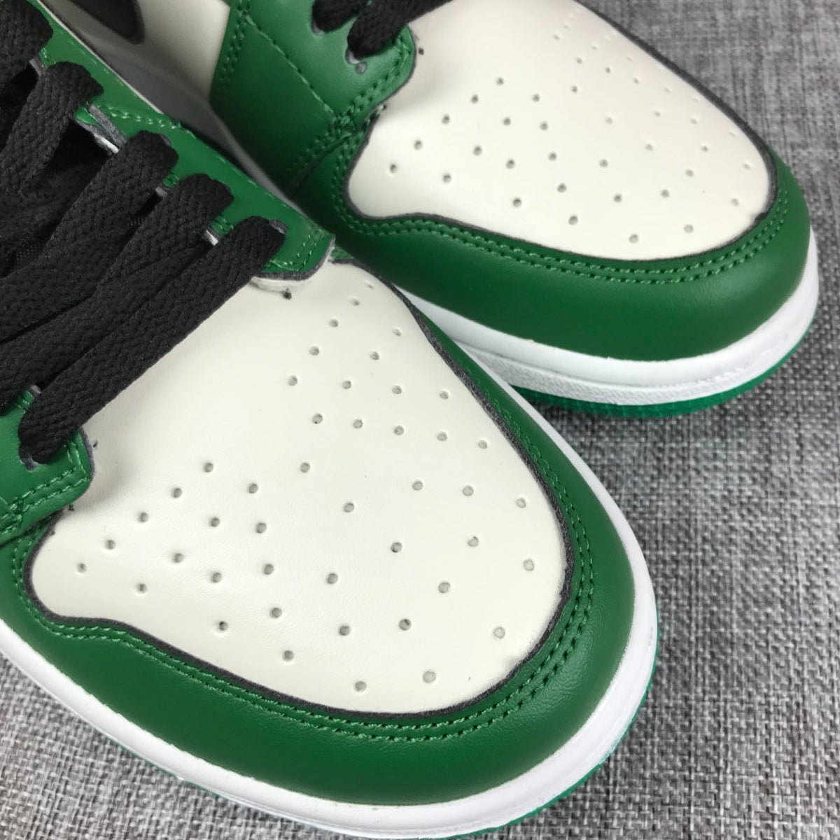 Jordan 1 Mid White Green Black Sneakers 852542-301