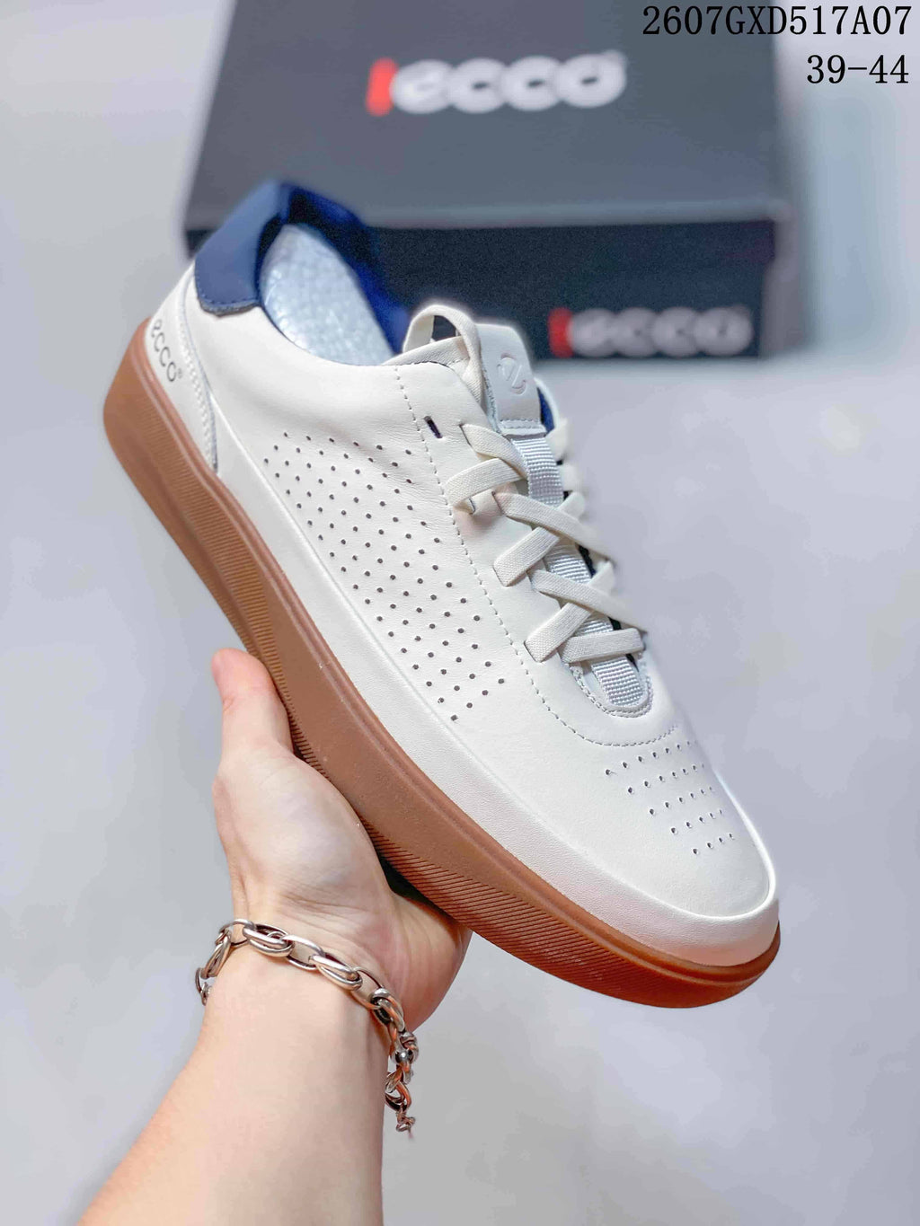 ECCO Men's White Leather Sneakers with Gum Sole 2607GXD517A07