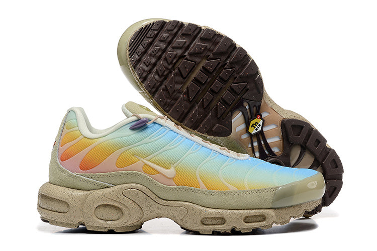 Nike Air Max Plus Sneakers in Multicolor