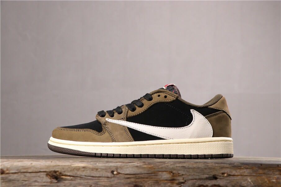 Travis Scott x Air Jordan 1 Low Dark Mocha Sneakers