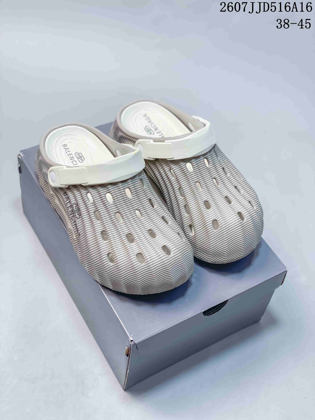 Balenciaga Wave-Textured Closed-Toe Clogs Beige Style 2607JJD516A16