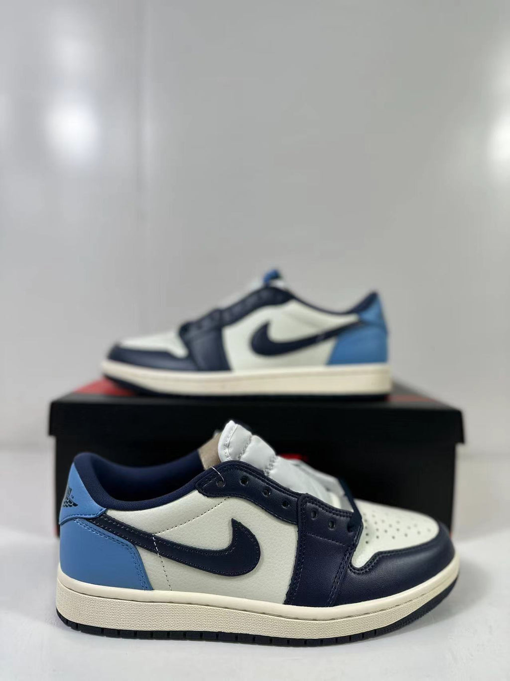 Jordan Air Jordan 1 Low OG Obsidian Sneakers CZ0790-400