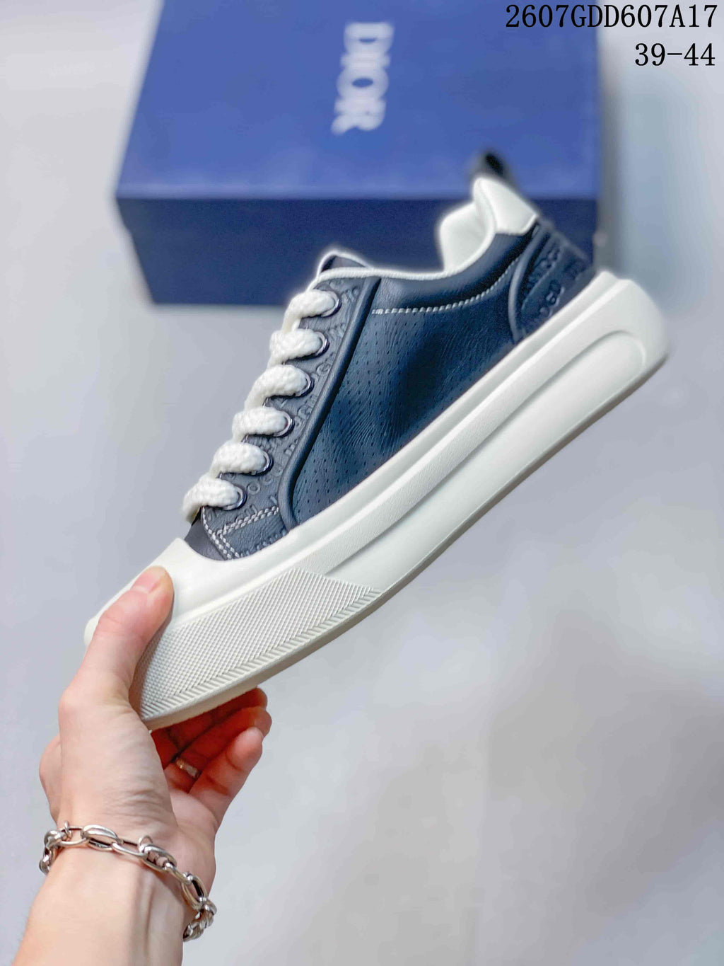 Dior 2607GDD607A17 Navy White Low-Top Sneakers