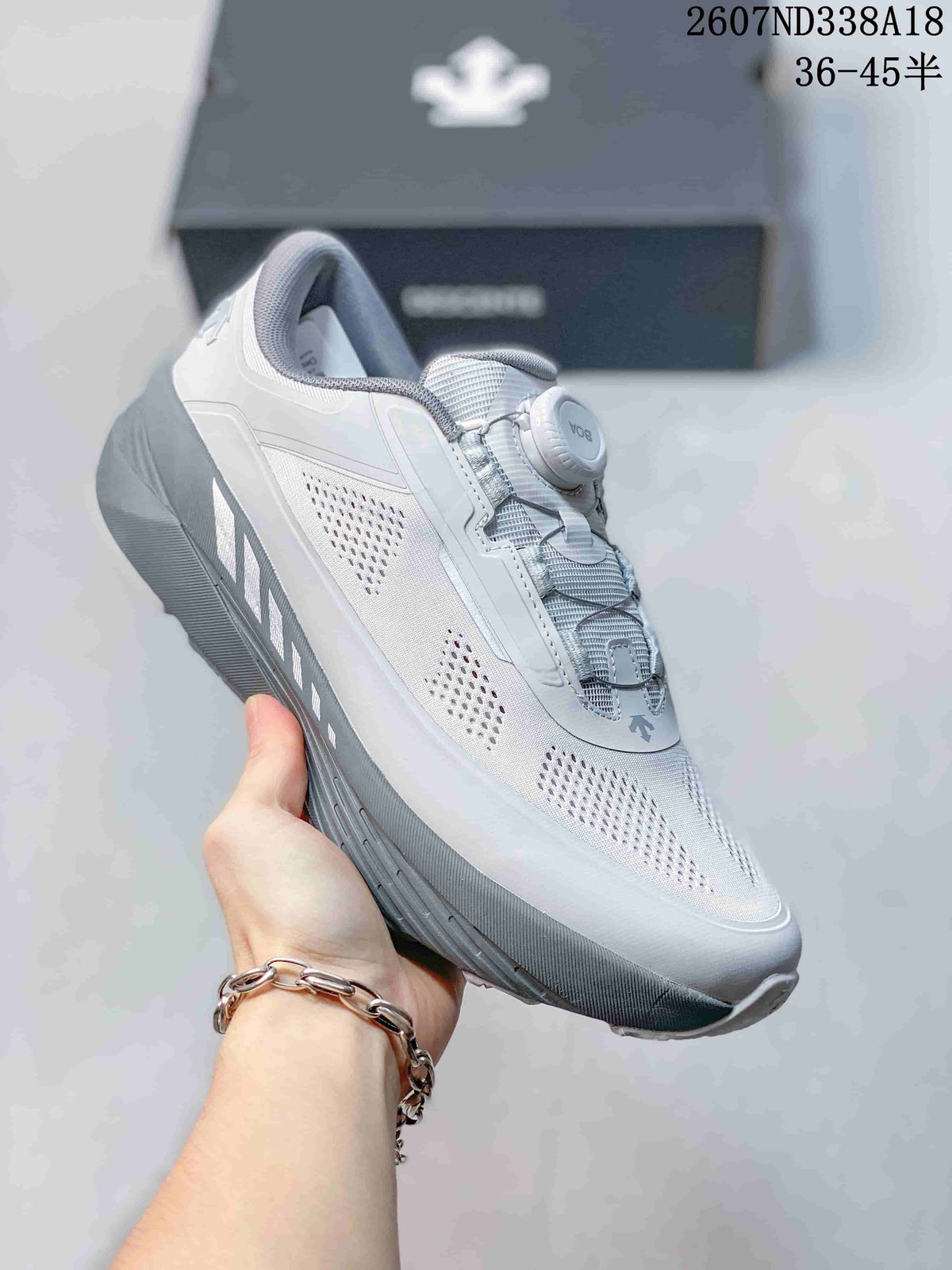 Descente D.F. Wire 3.0 Sneakers in White and Black