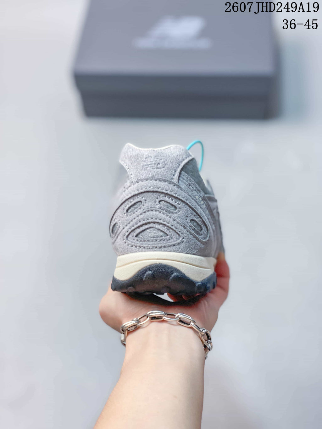 New Balance 204L Gray Low-Top Sneakers 711390EE