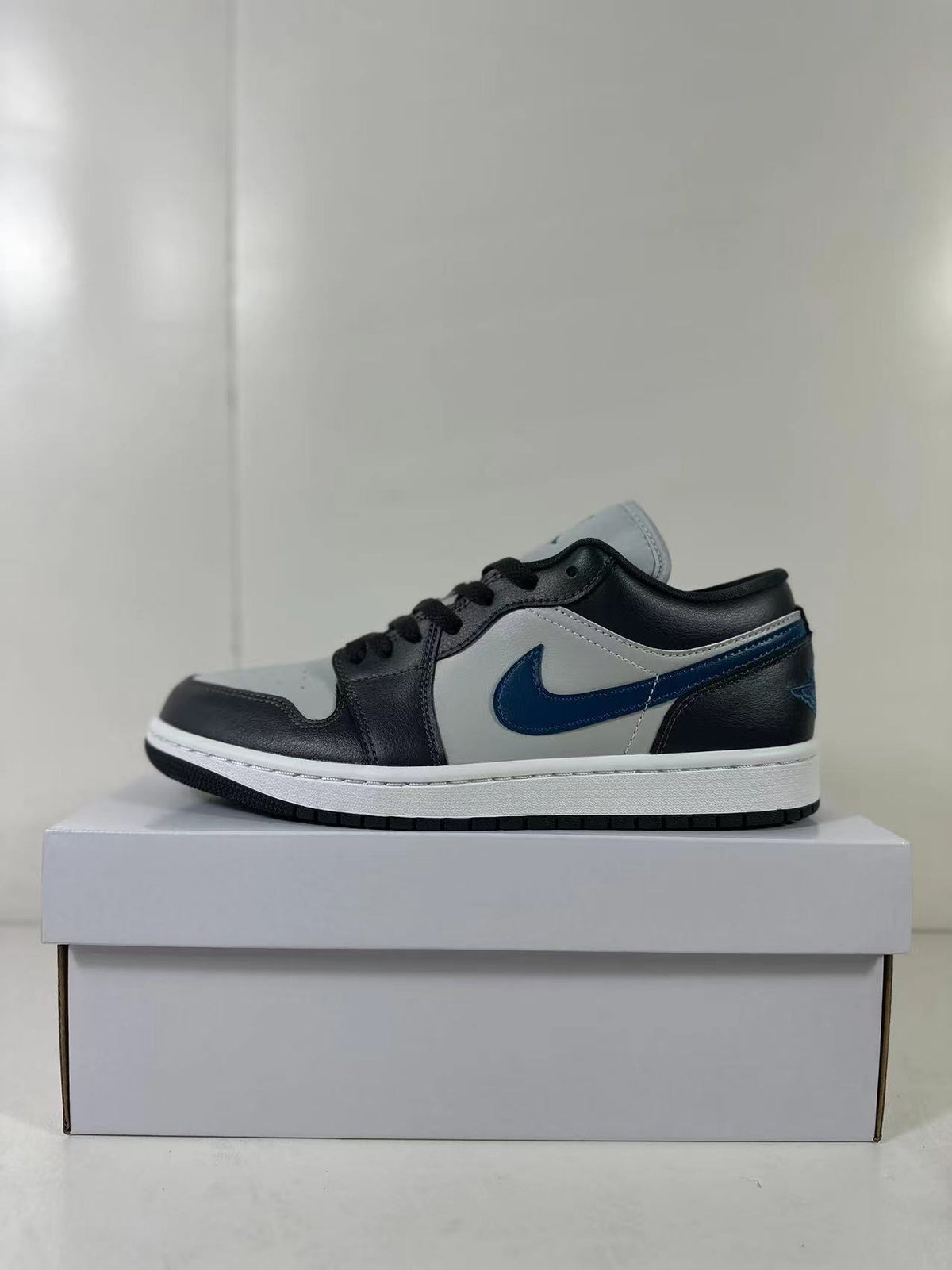 Jordan Air 1 Low Sneakers Black Grey Blue DC0774-040