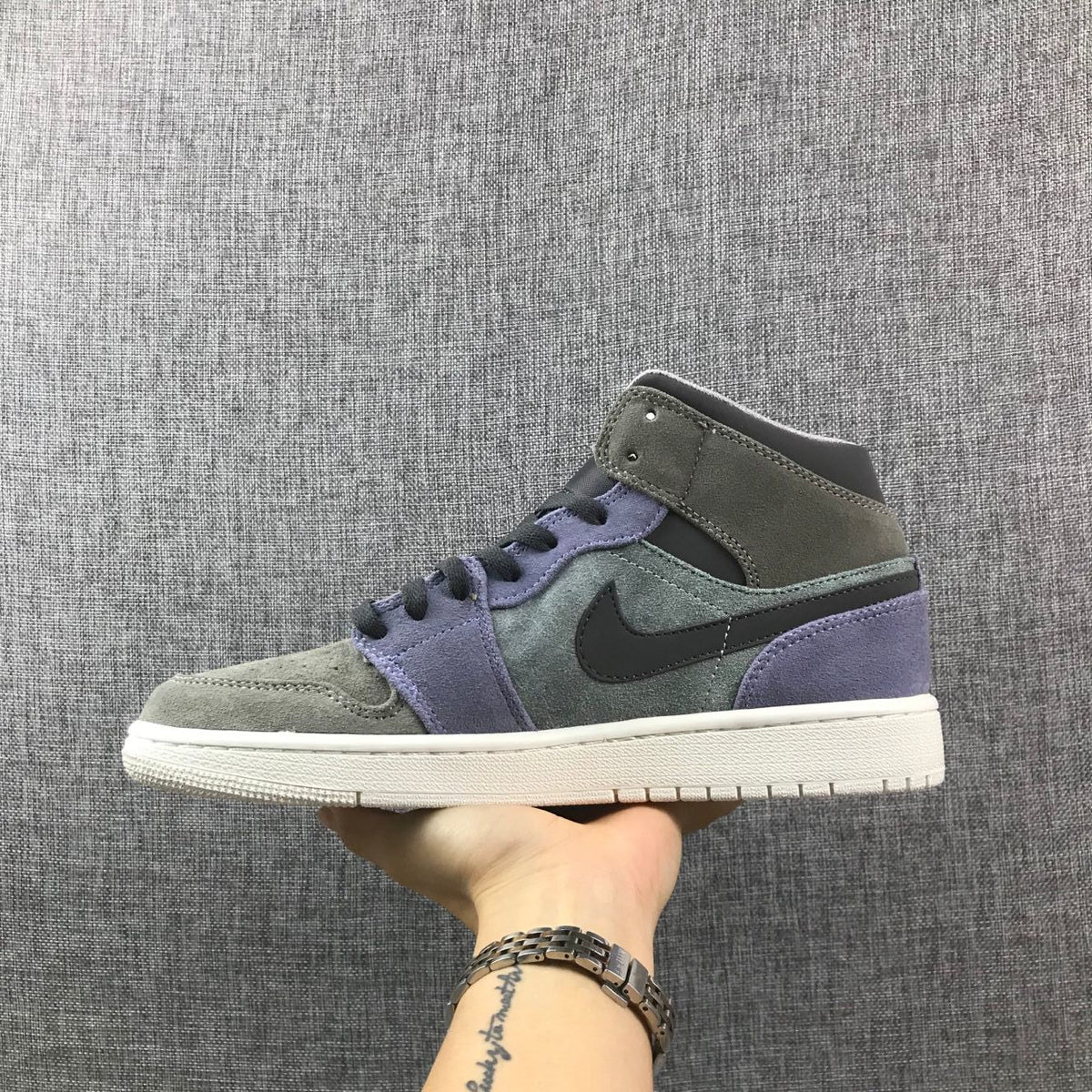 Jordan 1 Mid Gray Purple Sneakers 852842-203