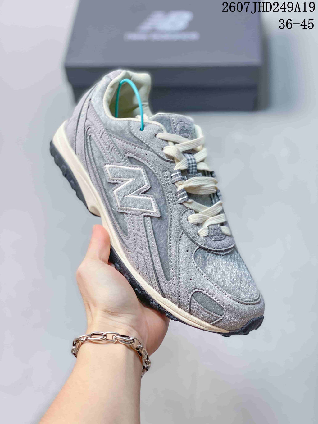 New Balance 204L Gray Low-Top Sneakers 711390EE