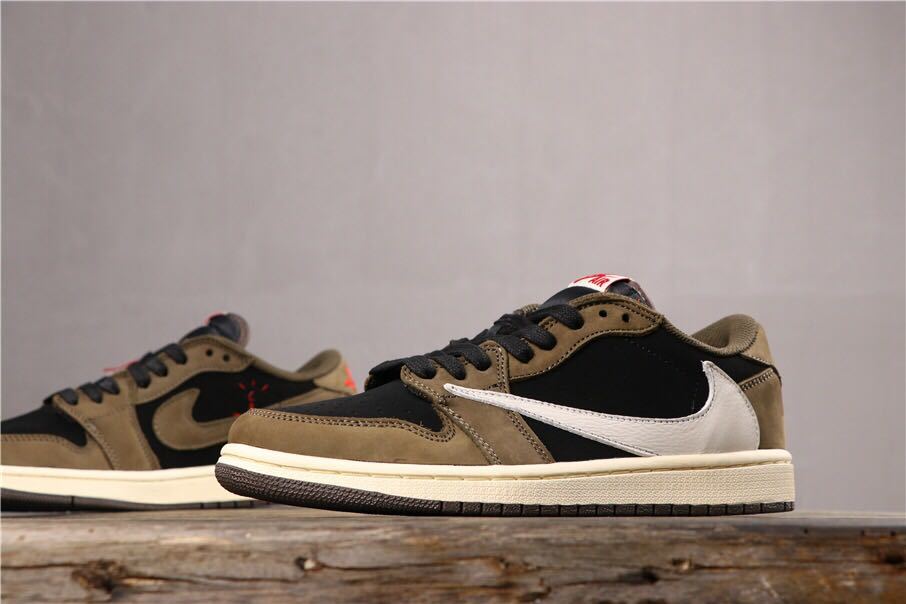 Travis Scott x Air Jordan 1 Low Dark Mocha Sneakers