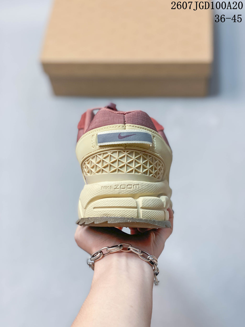 Nike Zoom Vomero Roam Sneakers Burgundy Cream 2607TGD100A20