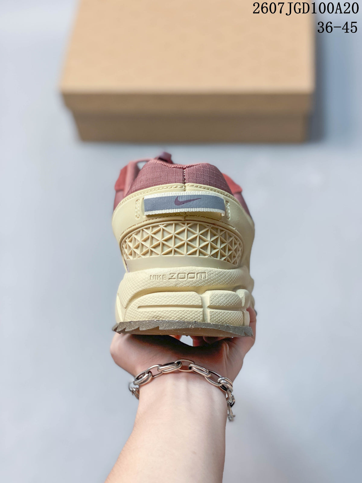 Nike Zoom Vomero Roam Sneakers Burgundy Cream 2607TGD100A20