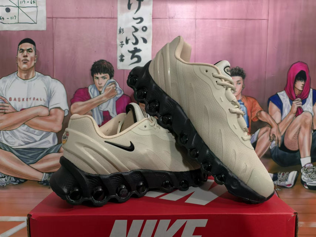 Nike Air Max Sneakers Beige and Black