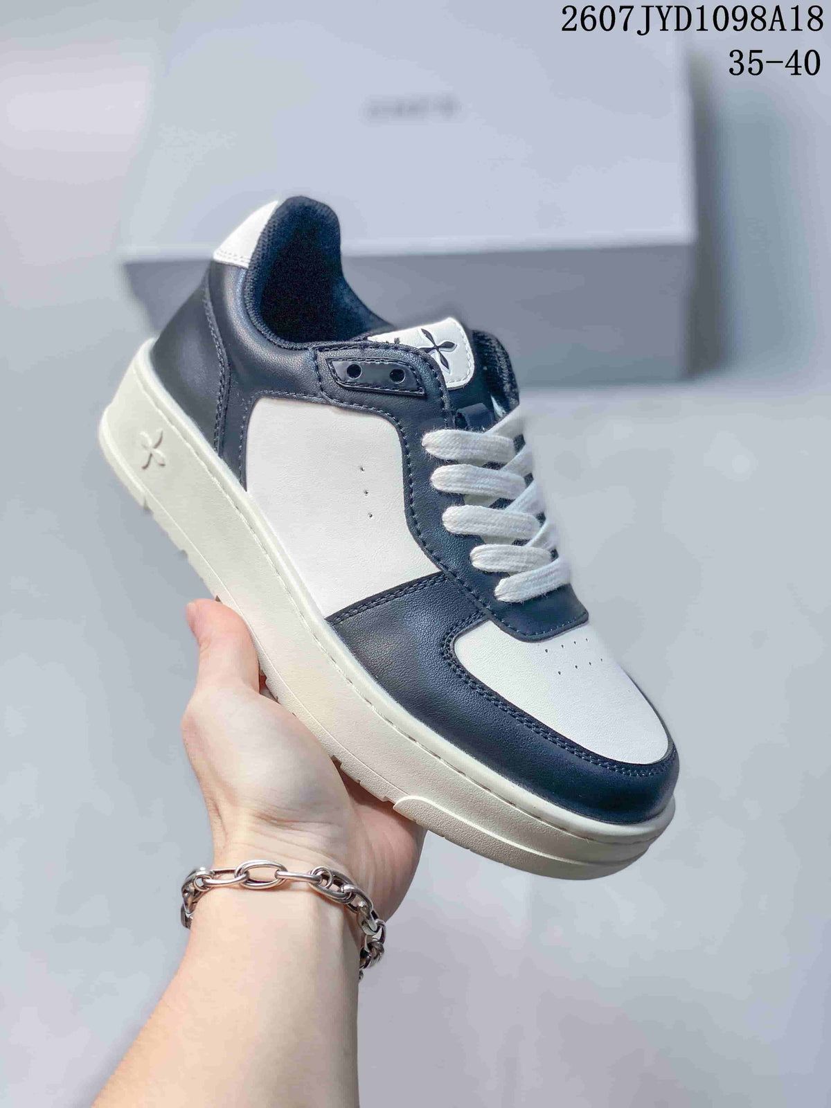 SMFK 711580EWO Retro Sneakers Navy and White