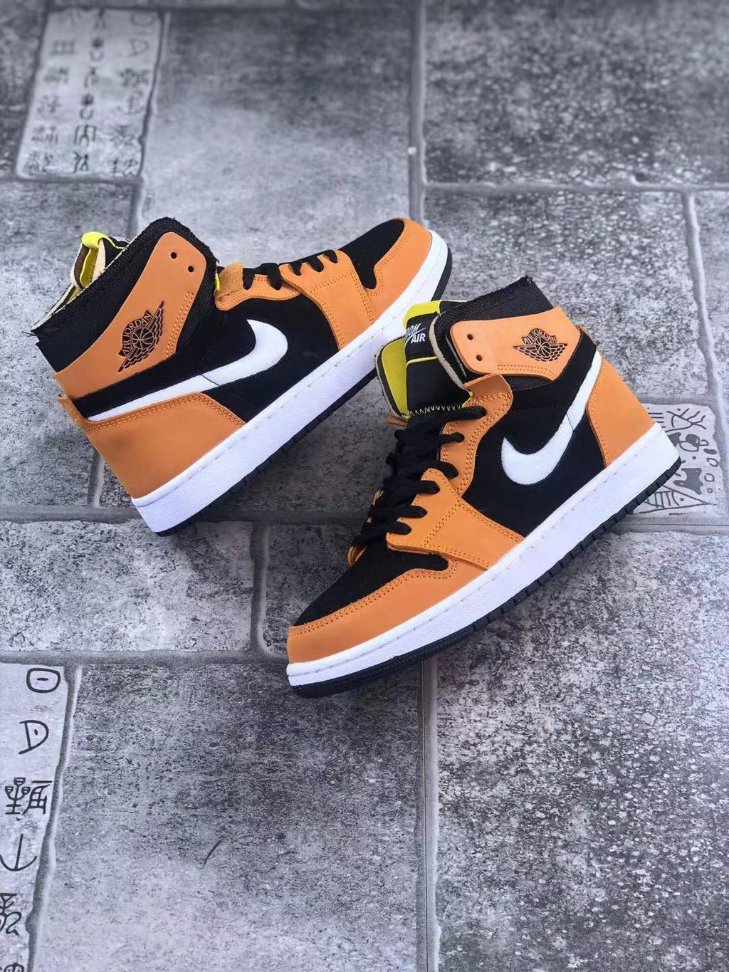 Jordan 1 Zoom CMFT Monarch Orange Sneakers CT0978-002