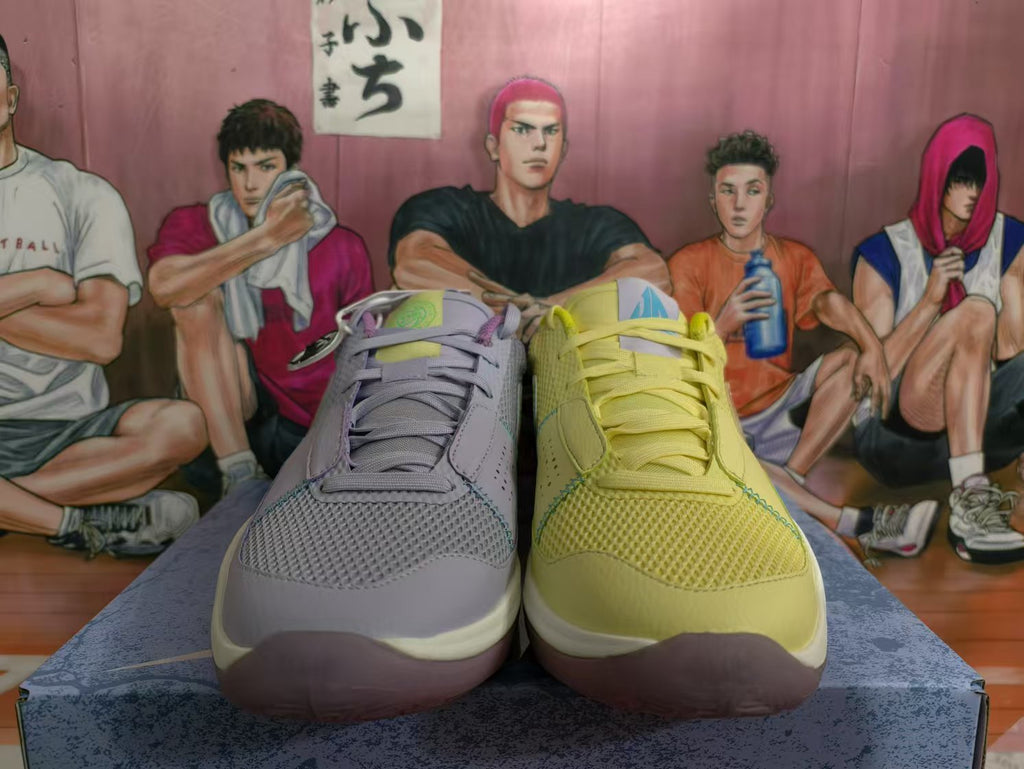 Nike Mismatched Color Sneakers