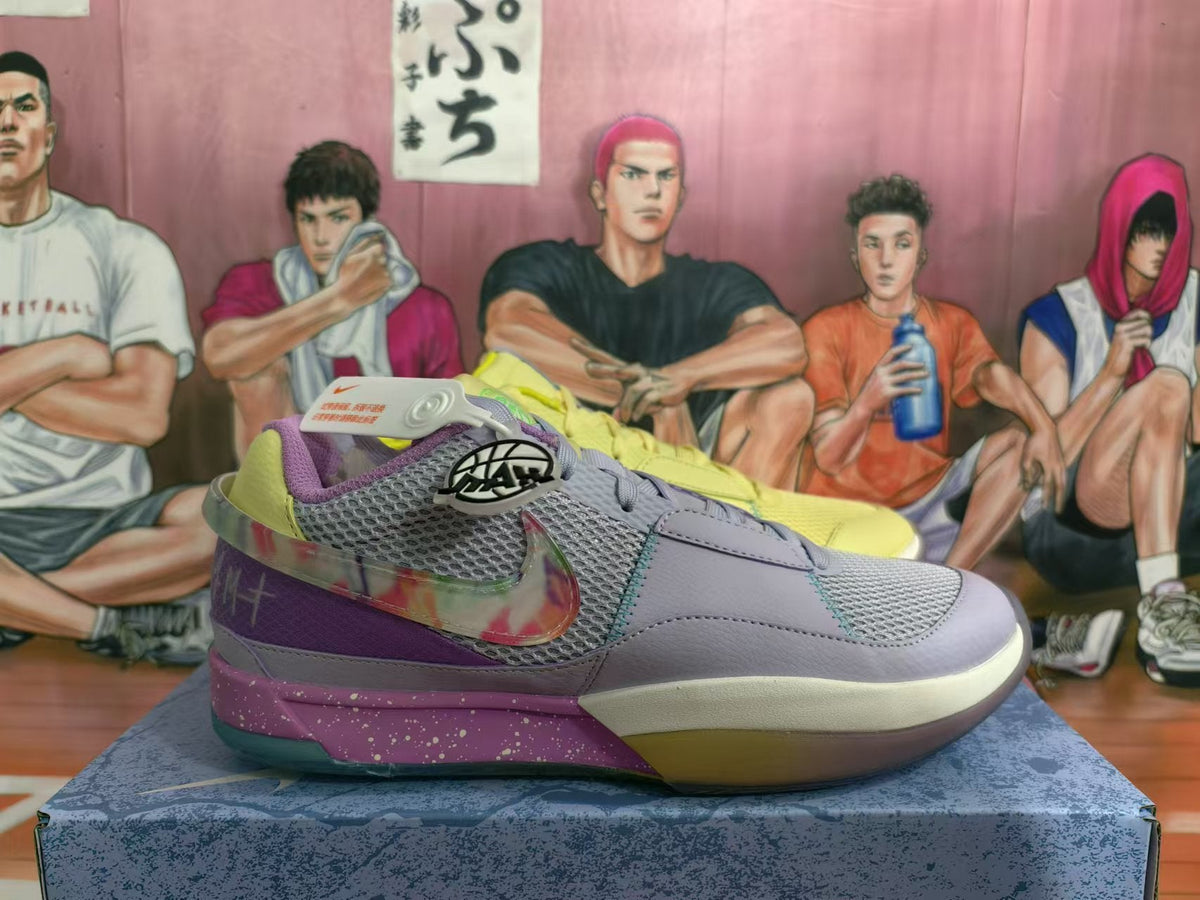 Nike Mismatched Color Sneakers