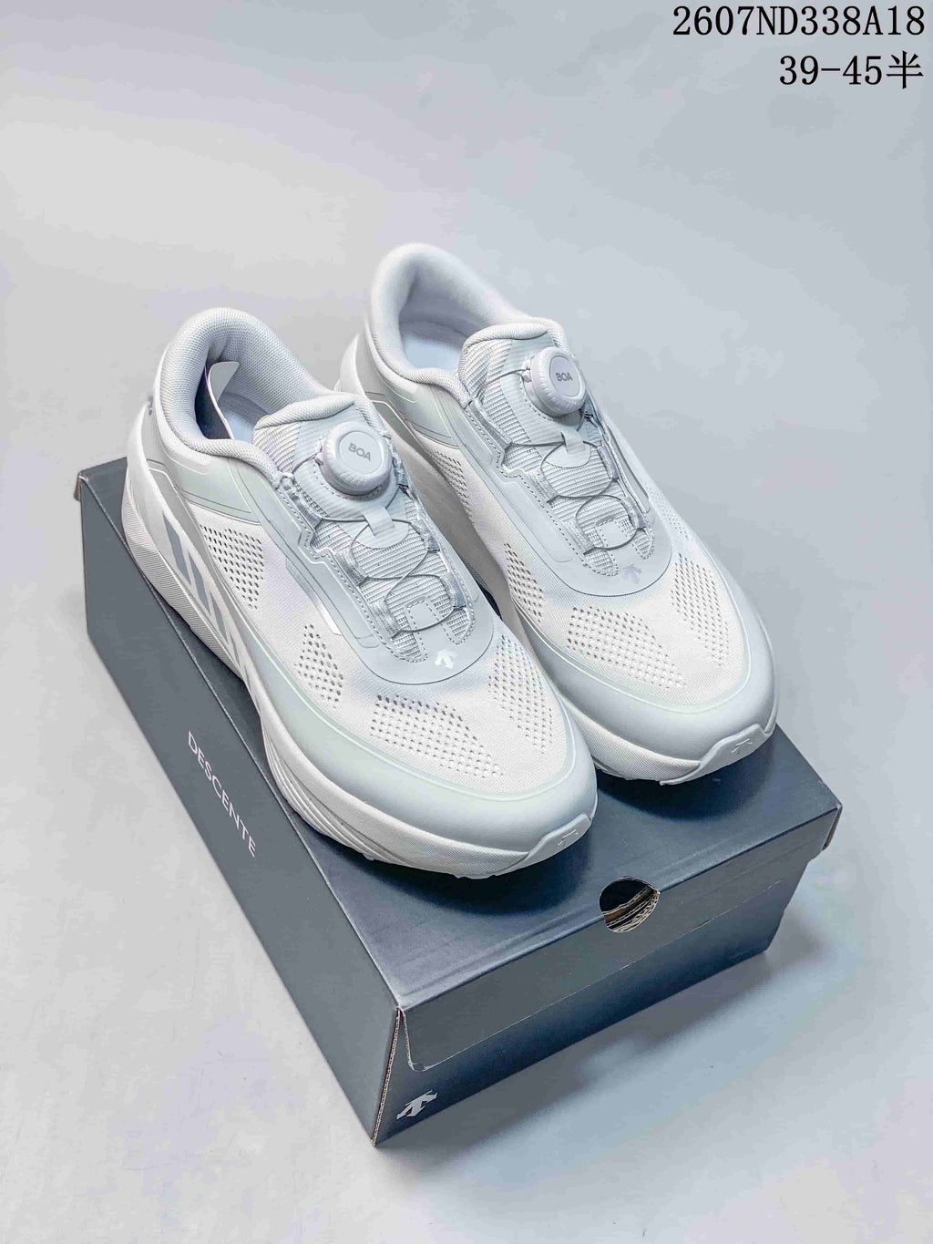 Descente D.F. Wire 3.0 Sneakers in White and Black