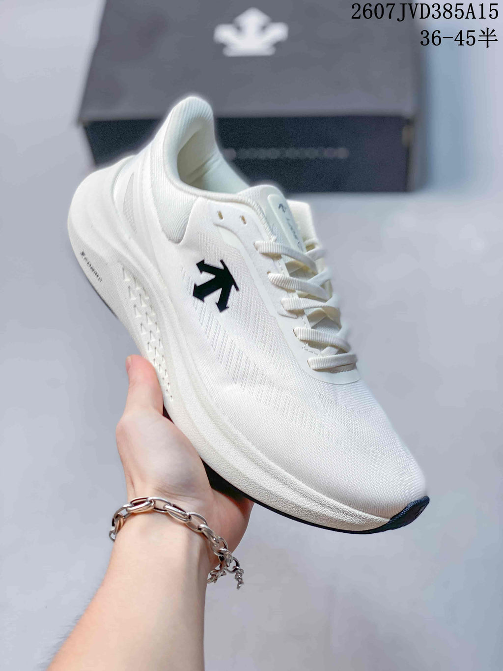 Descente EASE WIRE Trail Running Sneakers Grey and White