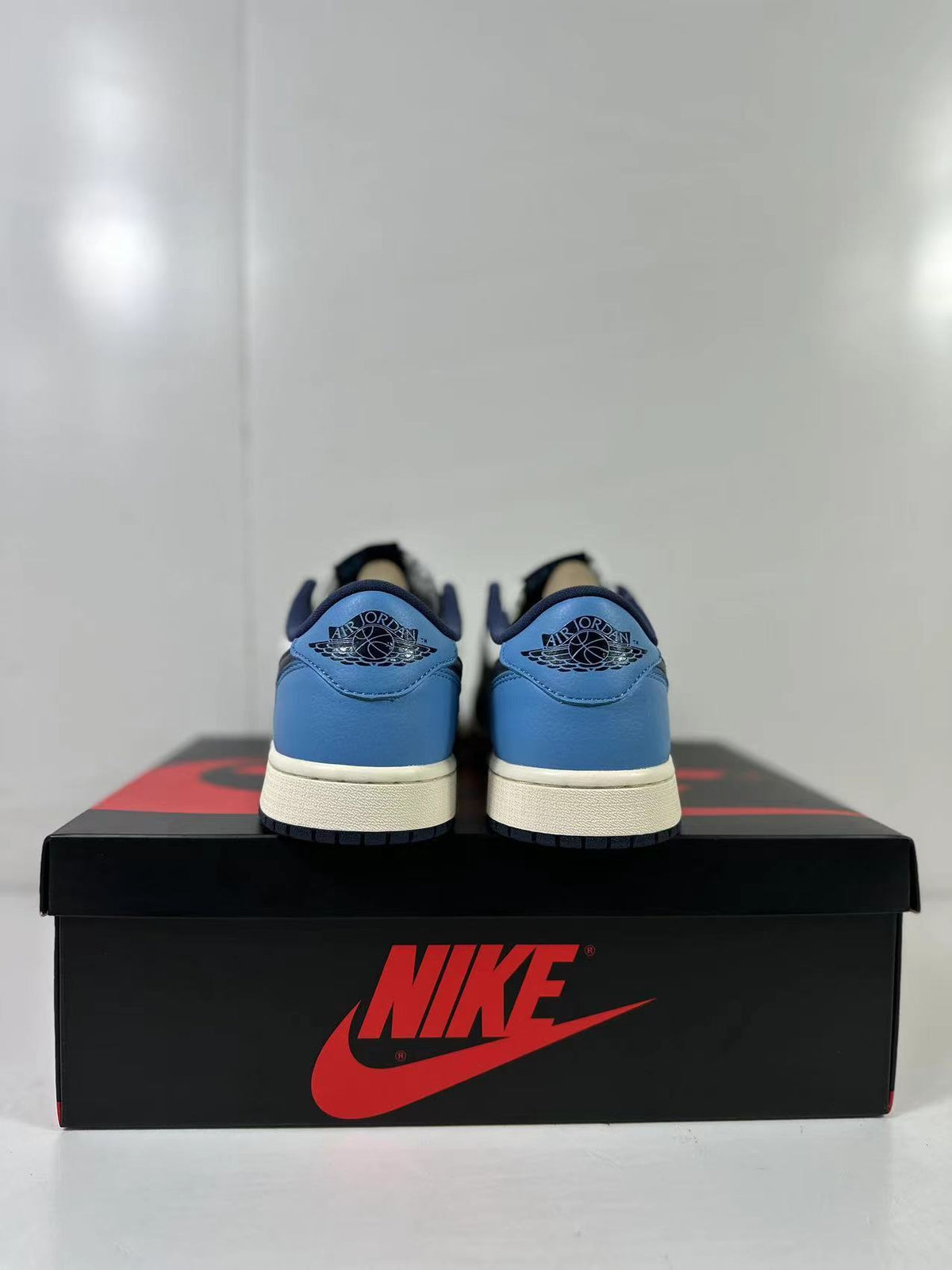 Jordan Air Jordan 1 Low OG Obsidian Sneakers CZ0790-400