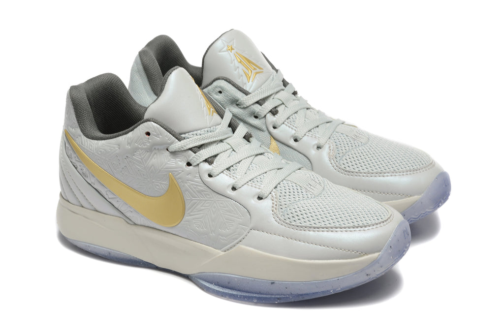 Nike Kyrie Low Basketball Shoes in Gray and Gold