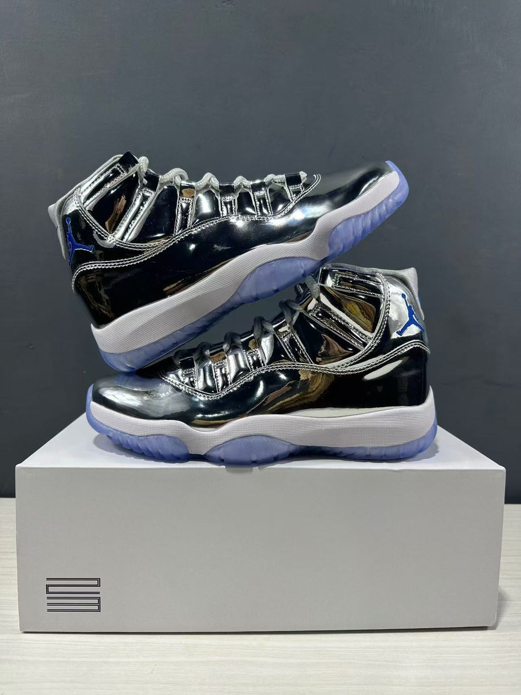 Jordan Air Jordan 11 Retro Silver Sneakers CT8012-730