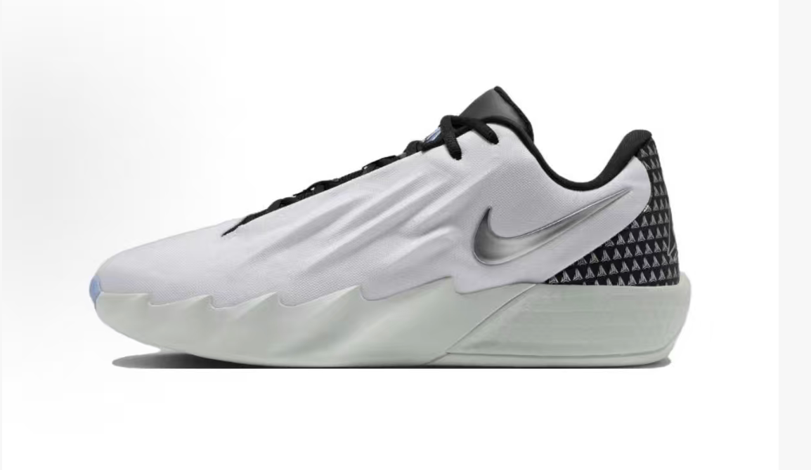 Nike White and Black Low-Top Sneakers