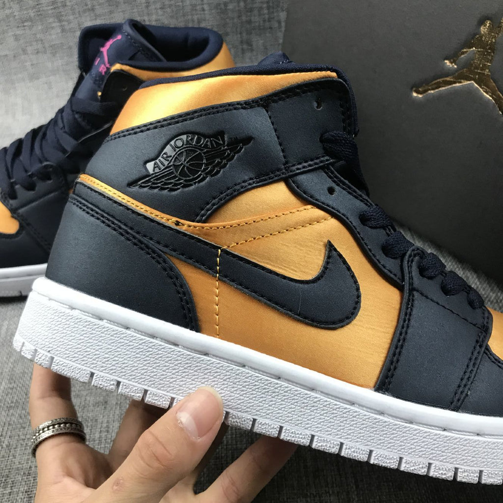 Jordan 1 Mid SE Black Gold Sneakers 852542-401