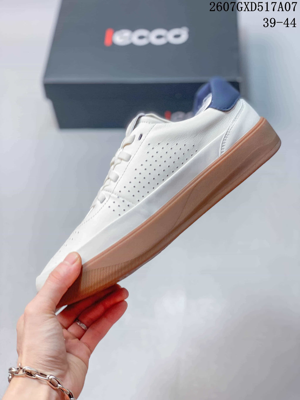 ECCO Men's White Leather Sneakers with Gum Sole 2607GXD517A07
