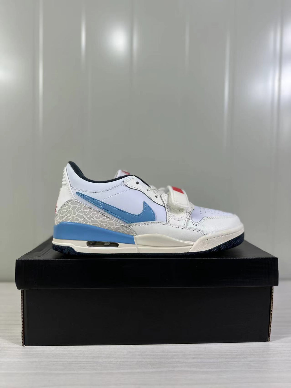 Jordan Legacy 312 Low Summit White Blue Red HM3709-141