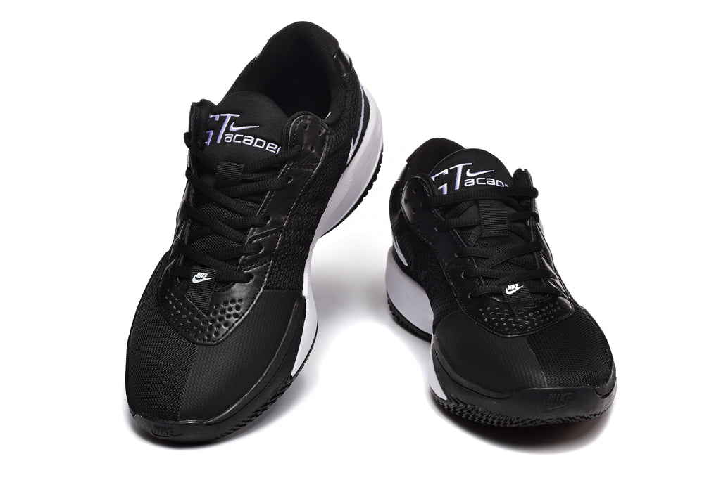 Nike 872-25 Black and White Low-Top Sneakers