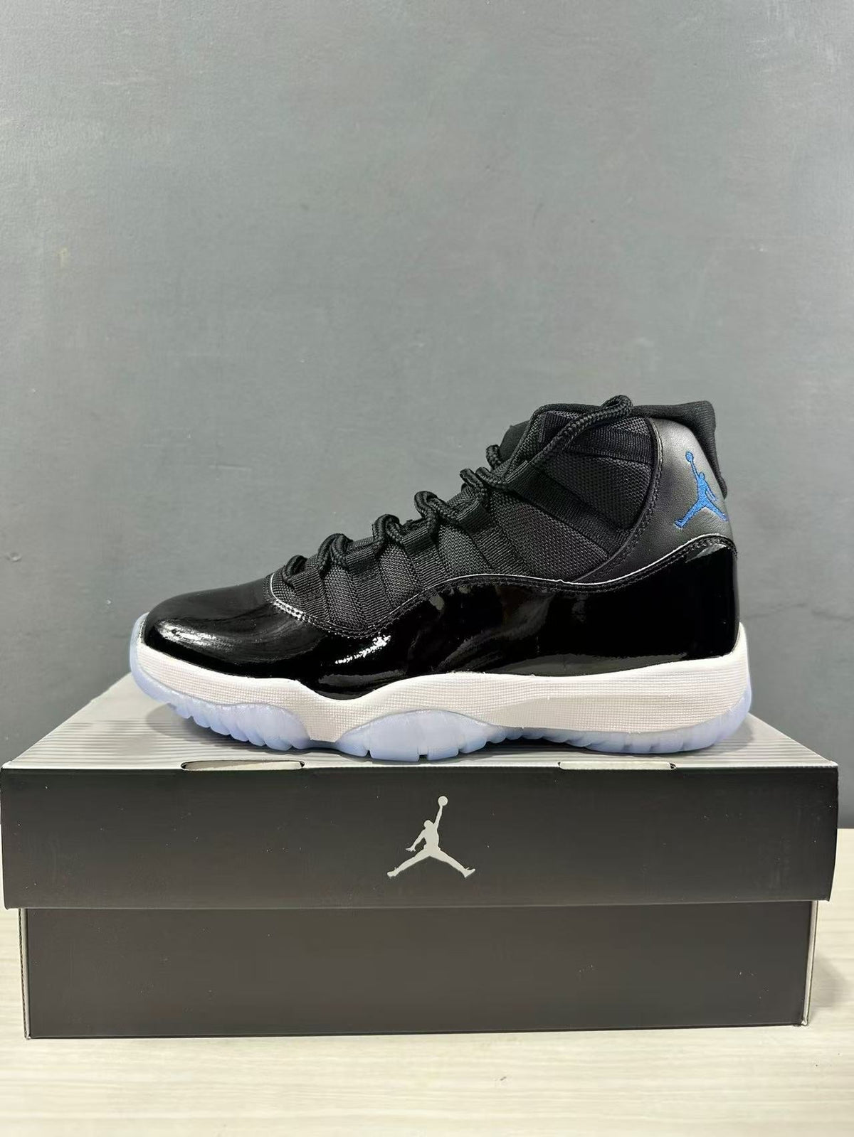 Jordan Air Jordan 11 High Black/Blue CT8012-900