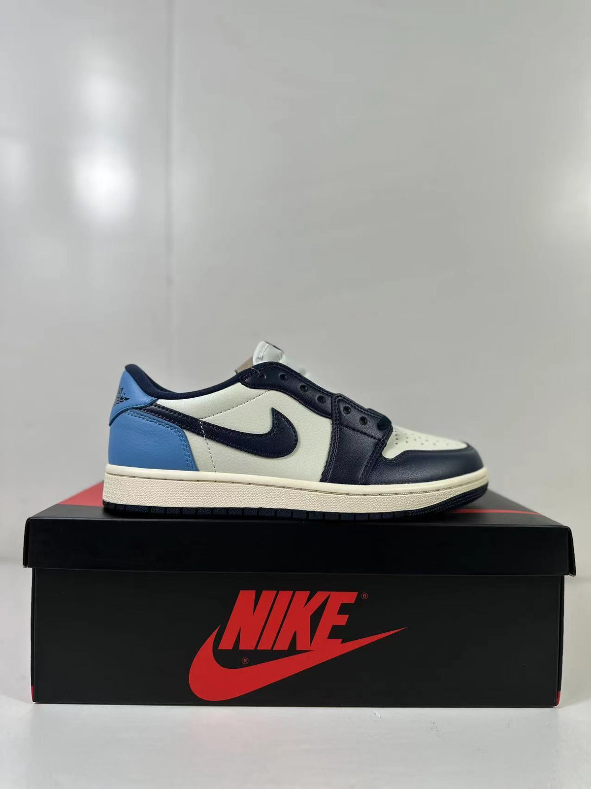 Jordan Air Jordan 1 Low OG Obsidian Sneakers CZ0790-400