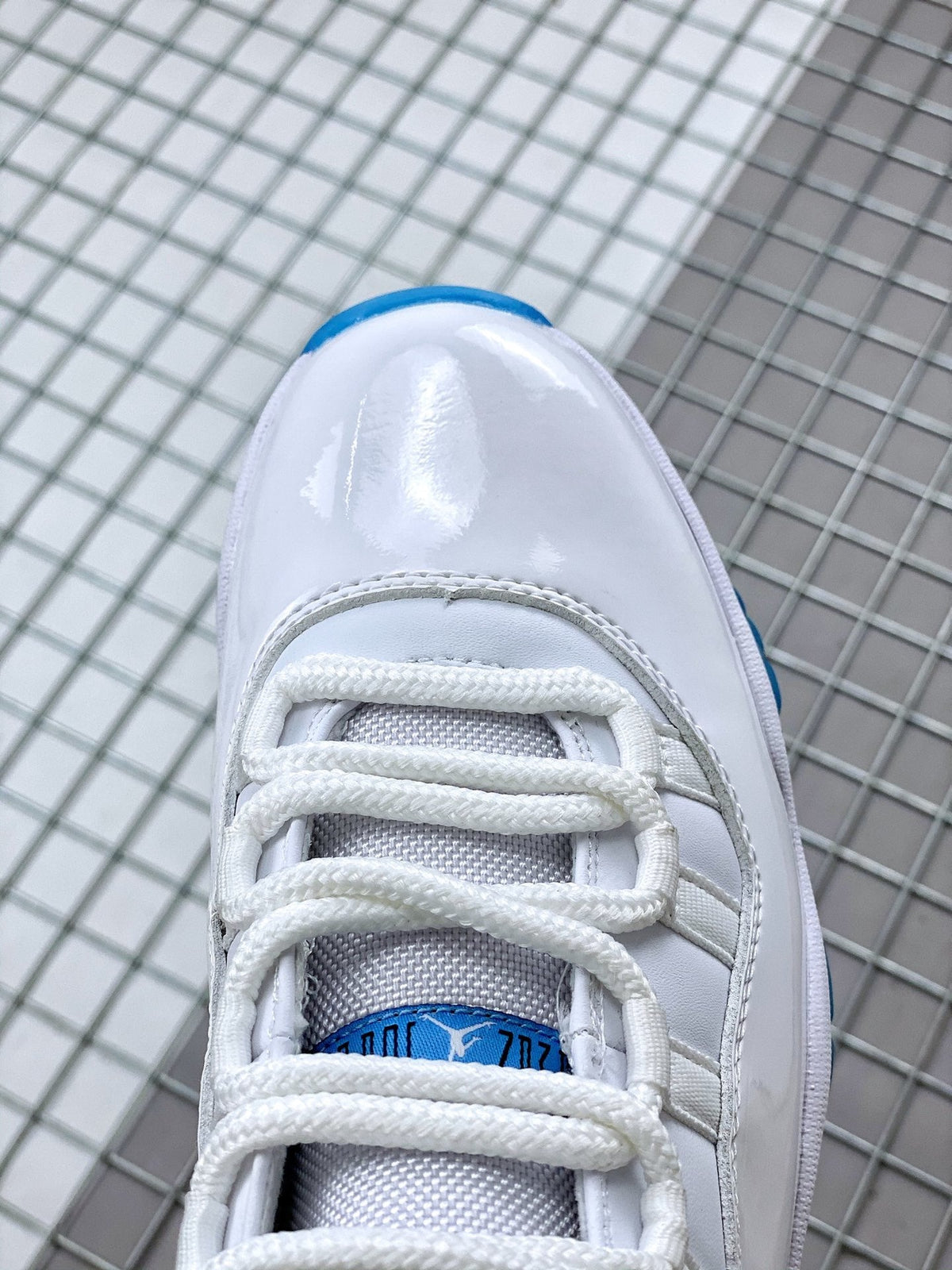 Jordan 11 Legend Blue Sneakers White Blue 378037-117