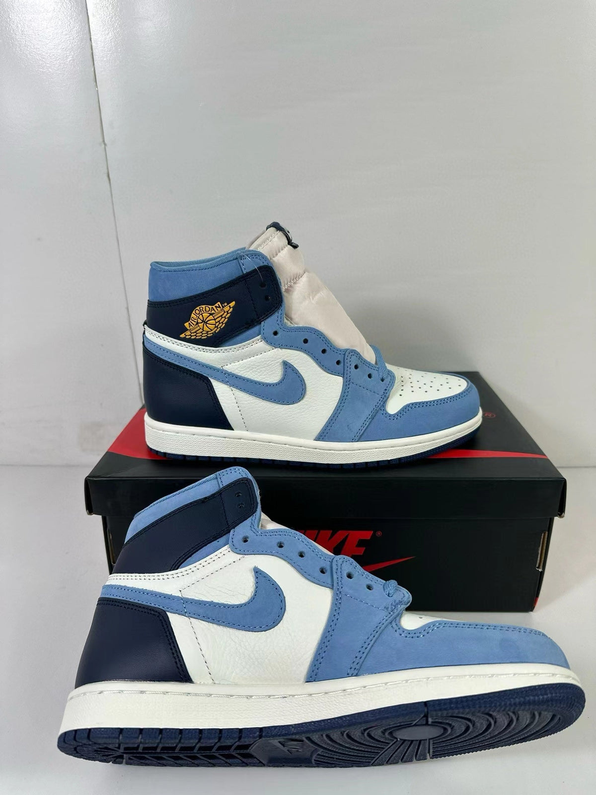 Air Jordan 1 High OG Blue and White Sneakers FD2596-400